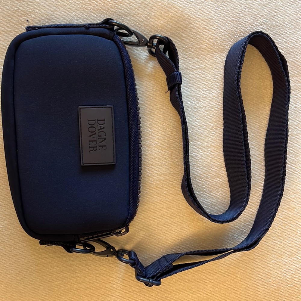 Dagne Dover Mara phone sling